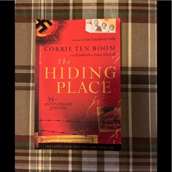 Bundle of 2 books: The Hiding Place and Five Chimneys - Picture 6 of 9